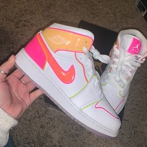 Air Jordan 1 Mid Edge Glow GS